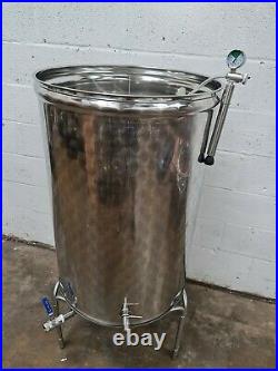 Stainless Steel tank 300L with'floating' type, variable capacity lid